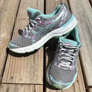 ASICS Women’s  Gray and Green Athletic Shoes with Breathable Mesh Size 7